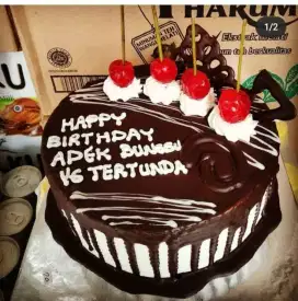 Kue ultah coklat atas cerry