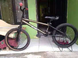 Sepeda BMX rims 20 terpedo.