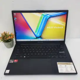 Like New ASUS VivoBook 14 E1404F Ryzen 3-7320U/8GB/256GB/14 FHD/Win11