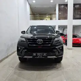 FORTUNER 2.7 Bensin SRZ TRD SPORTIVO A/T 2018 / 2019 hitam toyota vrz