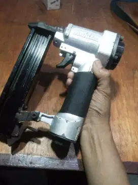 Air Nailer Makita AF301z