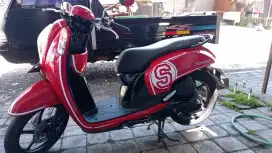 Honda Scoopy merah