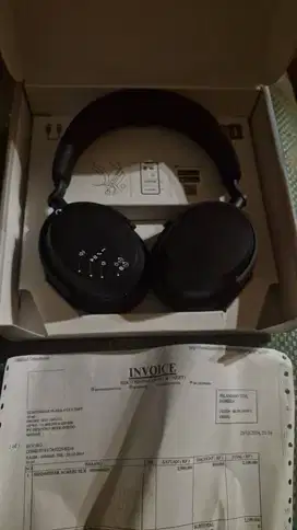 Di jual sennheiser accentum kondisi bagus masih garansi !