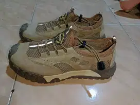 Sepatu safety coklat