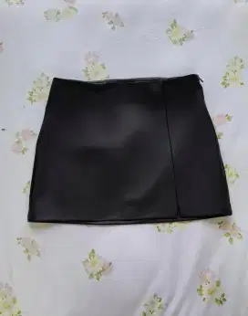 Black leather skirt size xs