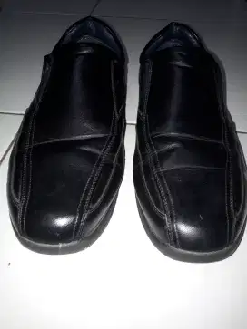 Sepatu Pria merek LARRIE size 43. bisa nego !!