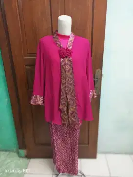 Kebaya set wanita