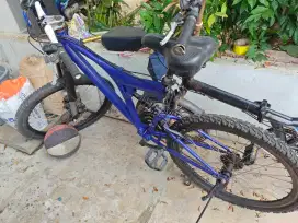 sepeda gunung ring 26 shock masih main empuk