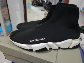 Sneaker balenciaga speedtrainer  size 45 size 44 bisa pakai mulus