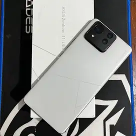 Asus Zenfone 11 Ultra 12/256 Putih resmi indo