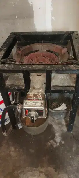 Kompor 1 tunggu beserta tungkunya dari besi