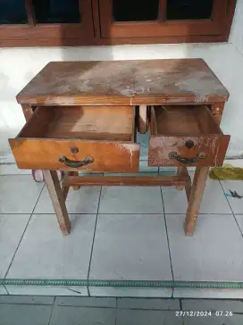 Meja kayu 2 laci