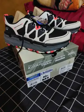 Sepatu Skechers Max Cushioning Trail Size 40 100% New Original Store