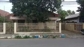 Rumah kos 11 kamar di samping jalan Jombang Kota