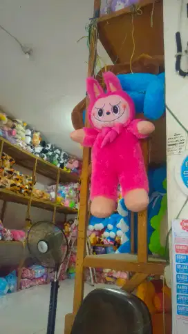 Boneka labubu jumbo