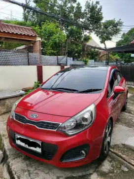 KIA Rio 2013 SE Automatic Pribadi Istimewa