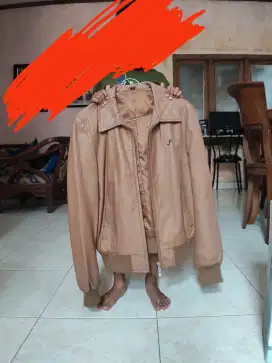 Jaket kulit wanita