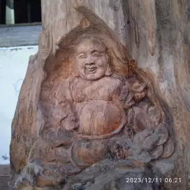 Ukiran kayu berbentuk Budha