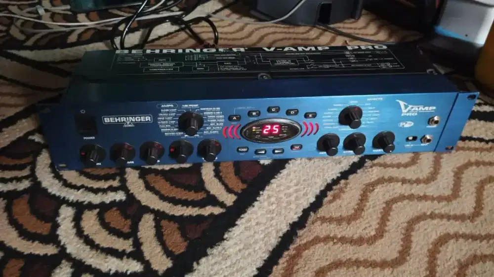 Virtual amplification Behringer V-amp-pro guitar