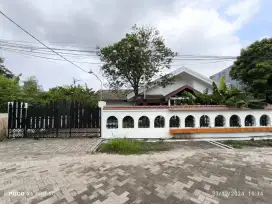 DISEWAKAN RUMAH LUAS ,APIK , RESIK & ASRI