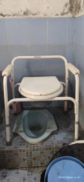 Kursi BAB Lansia GEA