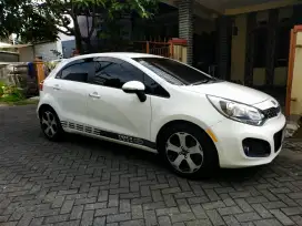 Dijual Kia Rio SE AT mulus