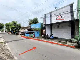 Rumah Kost Jalan Utama Sumber Letak Strategis