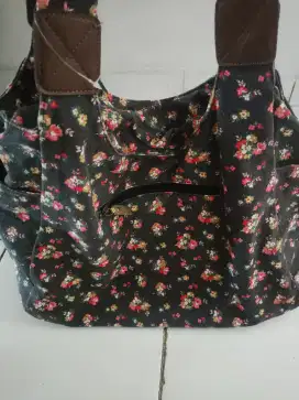 Tas kanvas motif bunga-bunga