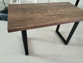 Meja Kayu kaki Besi