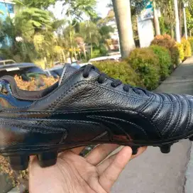 sepatu bola full kulit