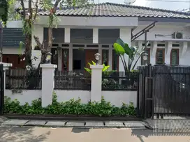 DI JUAL RUMAH MEWAH KAWASAN DELTA SARI 2 GANDARIA UTARA JAKSEL