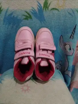 Sepatu anak anak