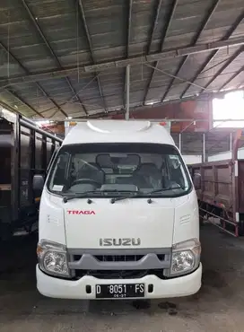 KM 30.000 Isuzu Traga 2.5 PHR 54 C BB Box 2022 ASTINA MOBIL Solar Bak