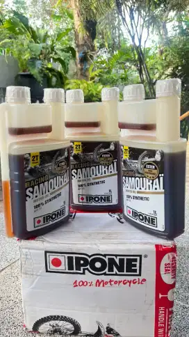 Oli samping 2T Ipone Samourai Racing