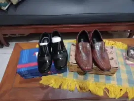 Dijual 2 psg sepatu karena ukuran kaki gak pas (harga 2 psg 150 rb)