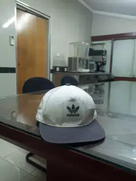 Topi adidas Skateboarding Snapback tidak nike