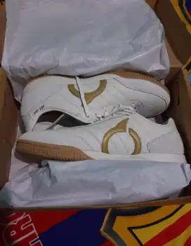 sepatu futsal ortus size 41