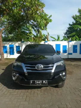 Toyota Fortuner 2.4 VRZ 4x2 AT 2016 Disel Matic Hitam