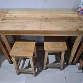 6 Meja kayu 100 x 50 cm +  4 meja kayu kecil +  11 kursi kayu