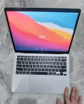 Macbook Air M1 (8/256 GB) Silver Full Set ORIGINAL Resmi iBox, Mulus