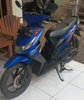 Honda Beat Karbu warna Biru tahun 2011