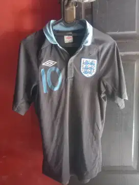 Jersey inggris original 2012 klo ga salah merk umbro ukuran 36