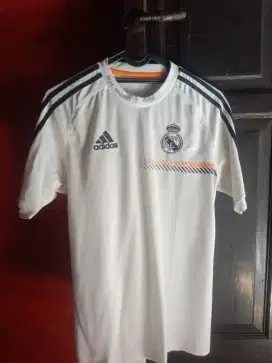 Jersey training real madrid taun 2013