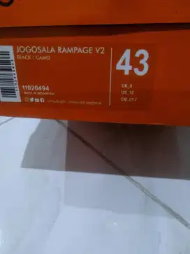 sepatu futsal ukuran 43 di jual cepat