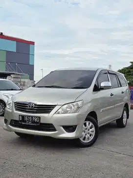 Toyota Kijang Innova 2.0 Bensin E Automatic 2012 - Silver