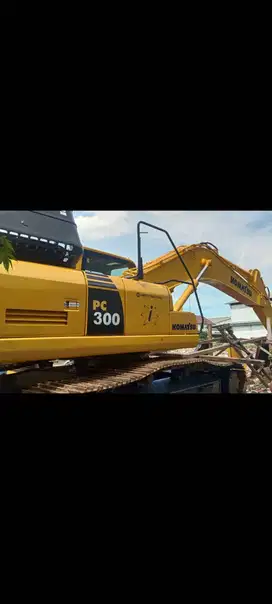 alat berat excavator komatsu pc 300-8  . mint kondisi