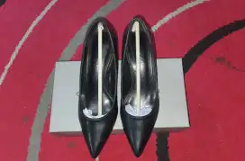 Sepatu Wanita Charles & Keith Ukuran 38