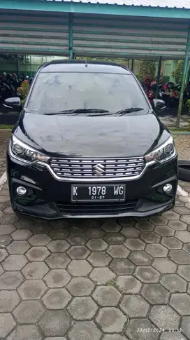 Ertiga GX A/T 2021 warna hitam mulus jarang dipakai