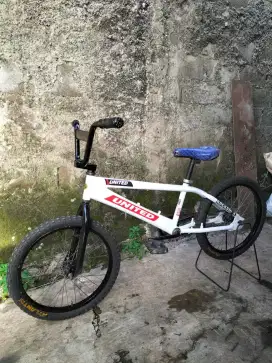 Sepeda BMX UK 20