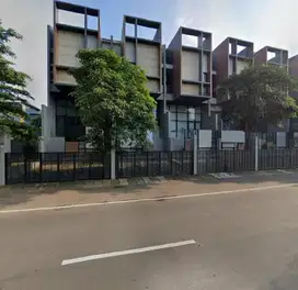 DIJUAL RUMAH DI AMPERA PINGGIR JALAN UNTUK KANTOR ATAU TEMPAT TINGGAL